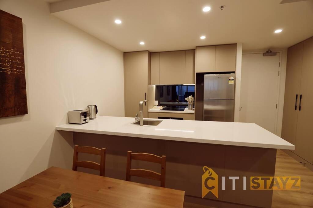 Ruby Red, 1Bd 1Bth Apt - Woden Cbd Apartment Phillip Exterior photo